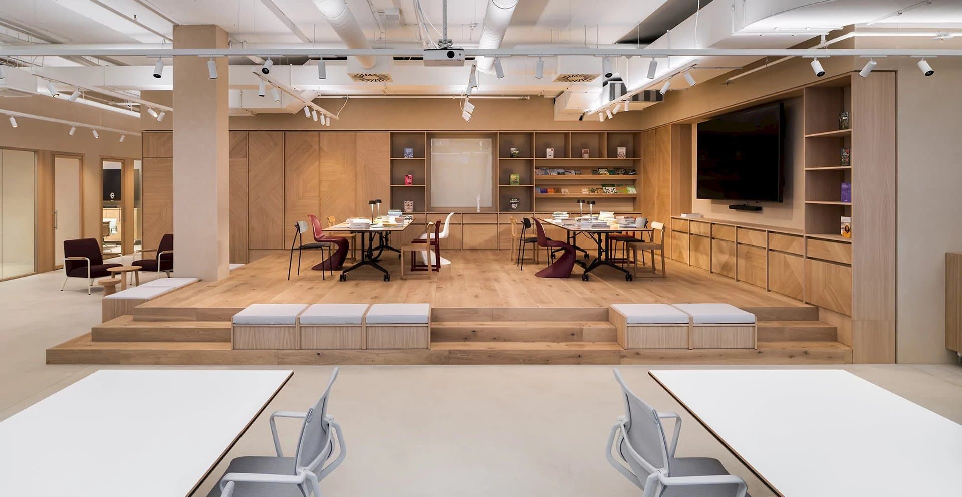 Green Table - obrázek 1