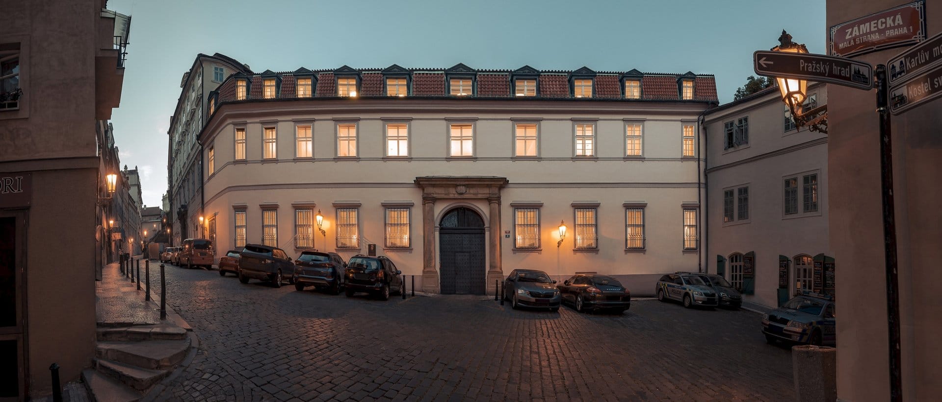 Hartigovský palác