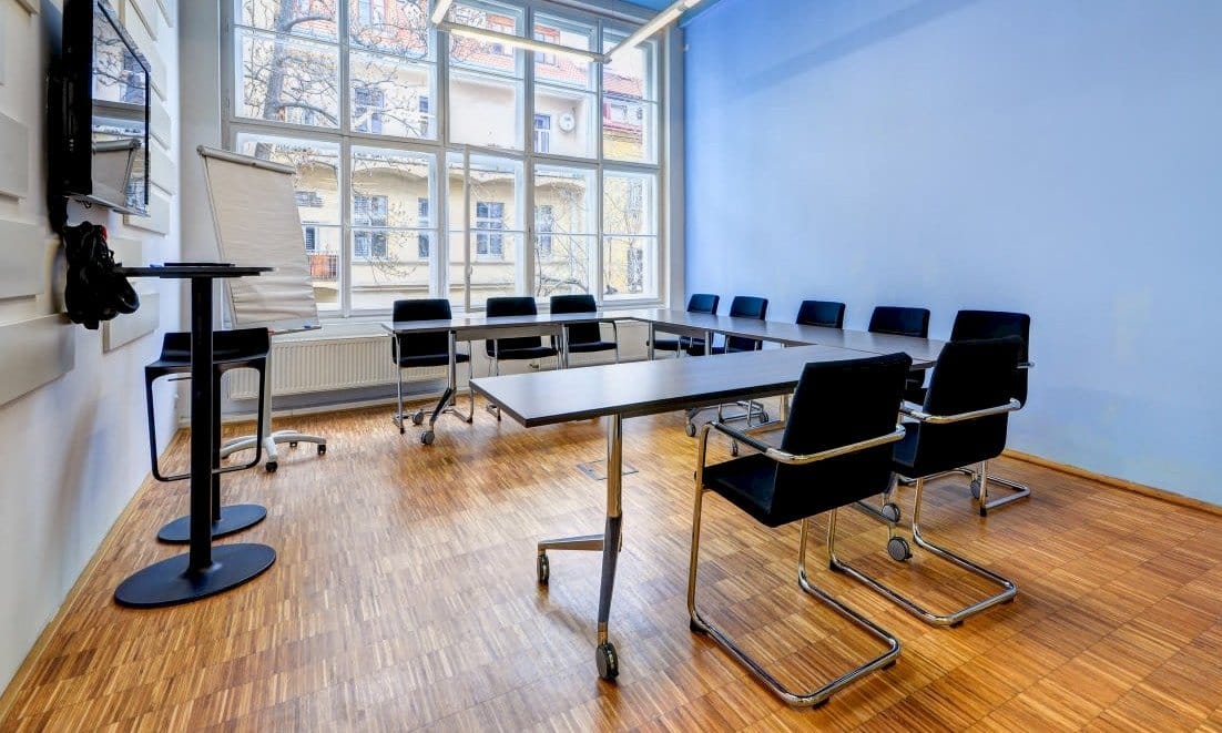 Impact Hub Praha D10 - Modrá zasedačka