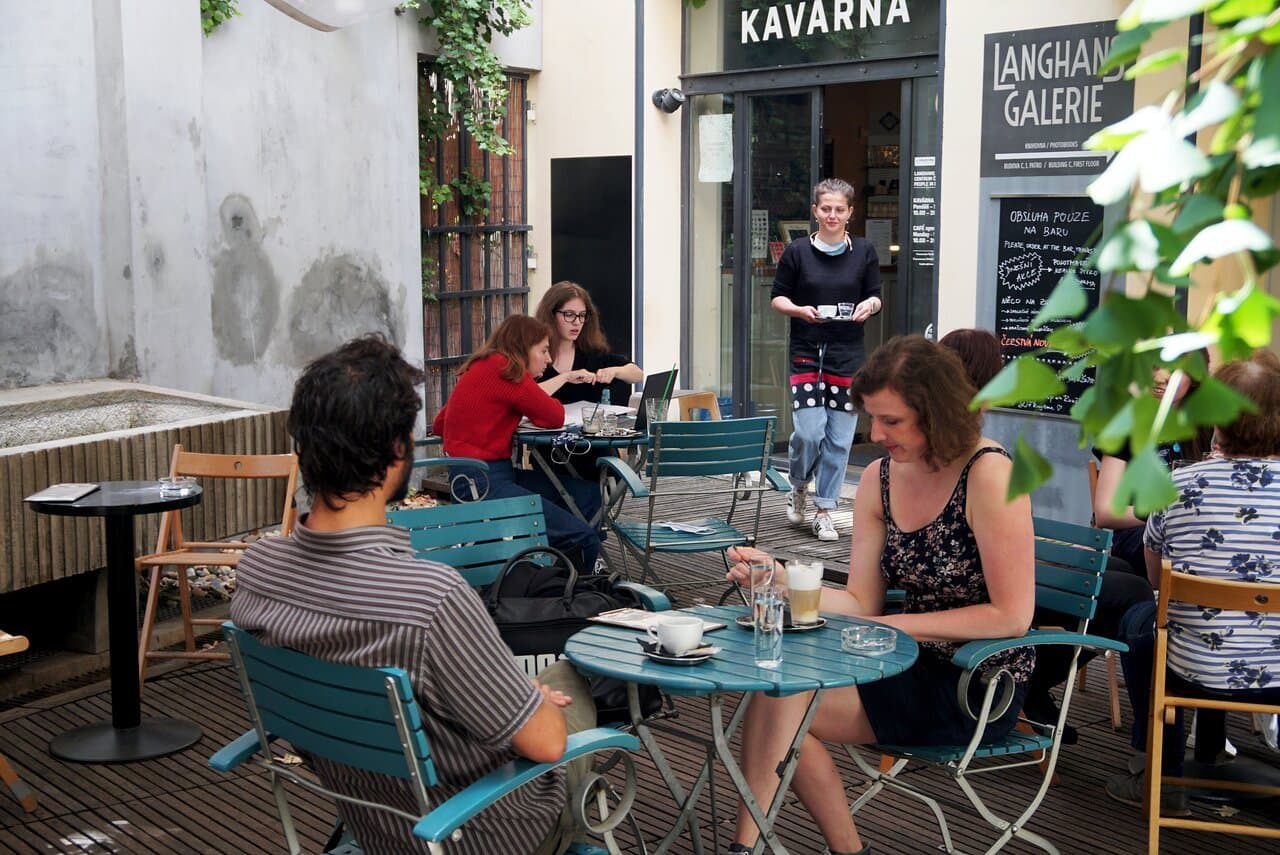 Langhans - centrum a kavárna Člověka v tísni