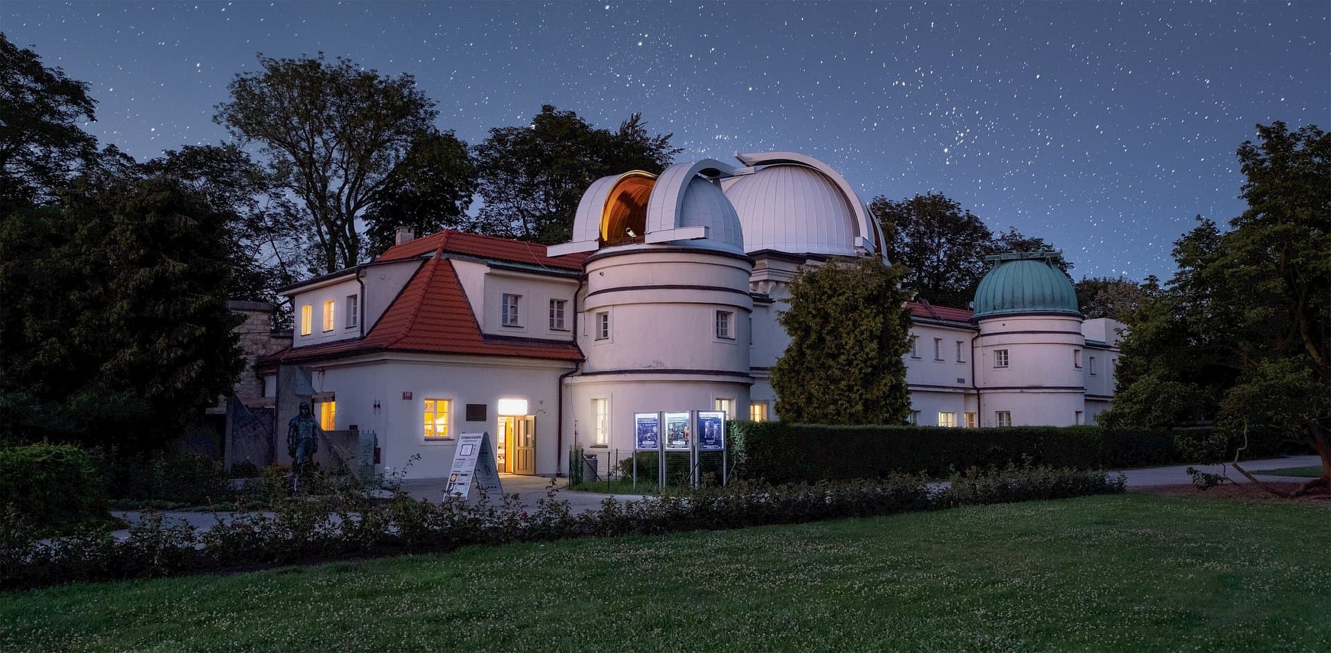 Štefánikova hvězdárna